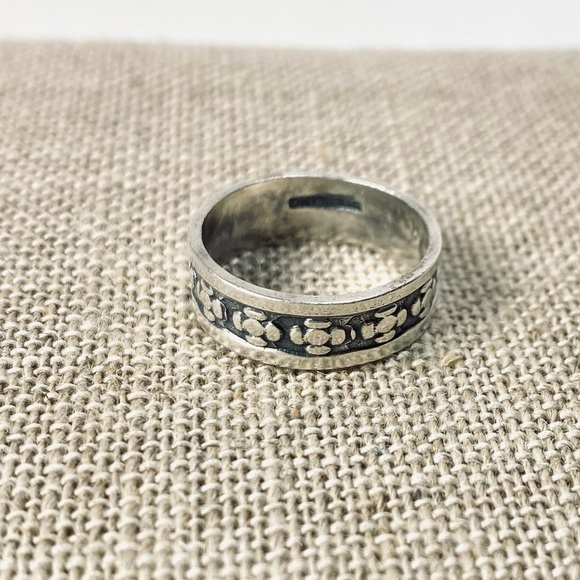 Jewelry - Sterling Silver Simple Flower Design Band Ring Size 6.5